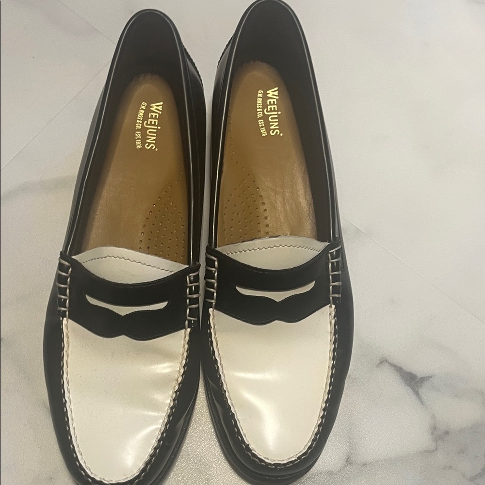 Wee Uns Black and White Women's Loafers